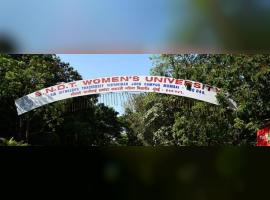 SNDT College